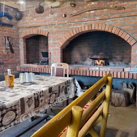 Milosev Kuca Na Jezeru * Knic