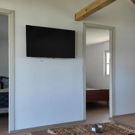 Milosev Kuca Na Jezeru *