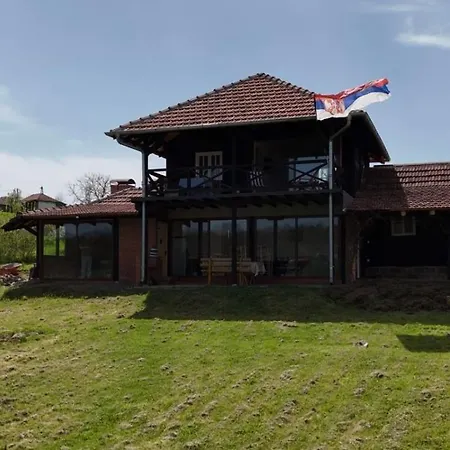 Milosev Kuca Na Jezeru Knic